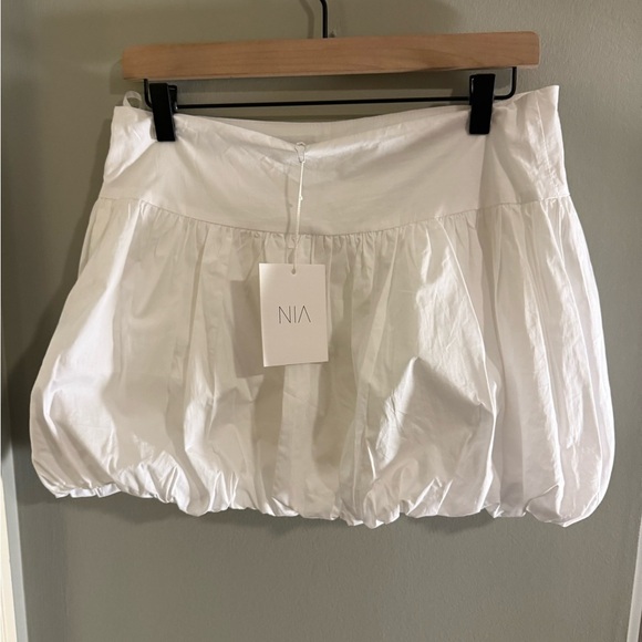 NWT Elegant White Mini Skirt - Picture 2 of 6